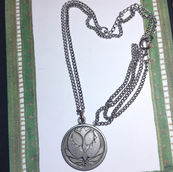 Swallow Bird Pendant Silver Color Necklace - Picture 2 of 8